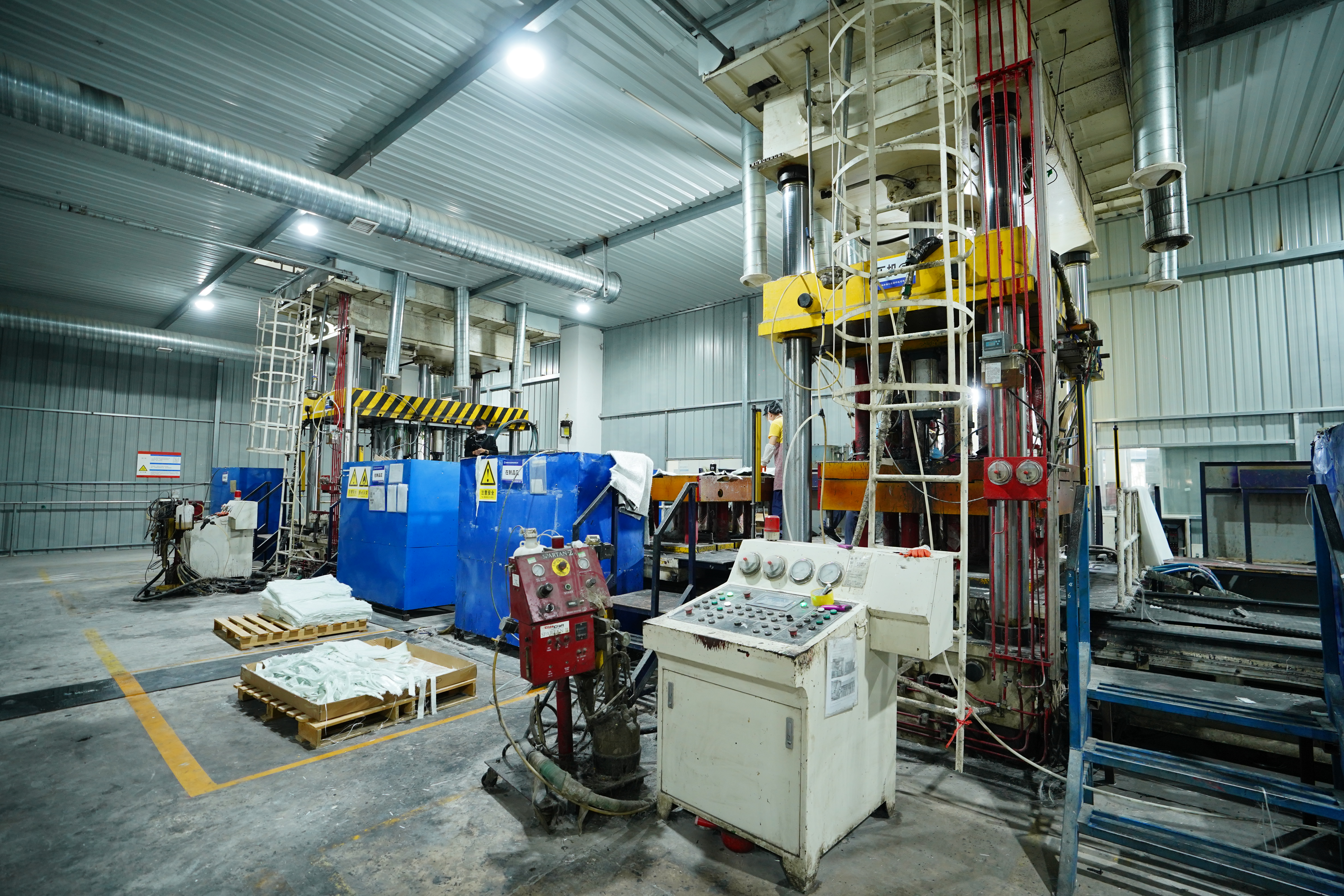 ما الذي يجعل مكونات RTM Automotive مغير لعبة في تصنيع المركبات؟