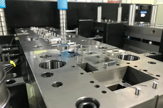 أنواع القوالب لتصنيع منتجات ألياف الكربون